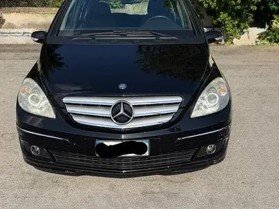 Usata Mercedes B180 109 CV (80 kW) 2008 Nero Monovolume