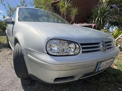 Usata VW Golf IV 101 CV (74 kW) 2002 Argento Berlina