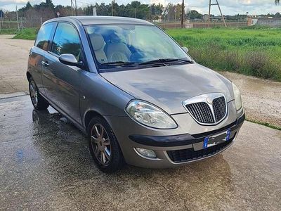 Usata Lancia Ypsilon 95 CV (69 kW) 2004 Argento Utilitaria