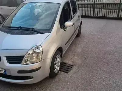 Usata Renault Modus 75 CV (55 kW) 2007 Grigio Monovolume