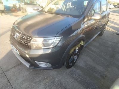Usata Dacia Sandero Stepway 90 CV (66 kW) 2017 Grigio Berlina