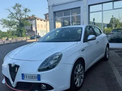Usata Alfa Romeo Giulietta Super 120 CV (88 kW) 2018 Bianco Utilitaria
