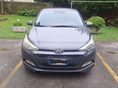 Usata Hyundai i20 Style 90 CV (66 kW) 2015 Grigio Utilitaria