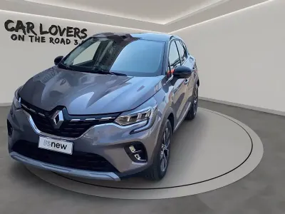 Usata Renault Captur Intens 101 CV (74 kW) 2023 Grigio chiaro SUV