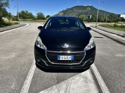 Usata Peugeot 208 GT-line 120 CV (88 kW) 2015 Utilitaria
