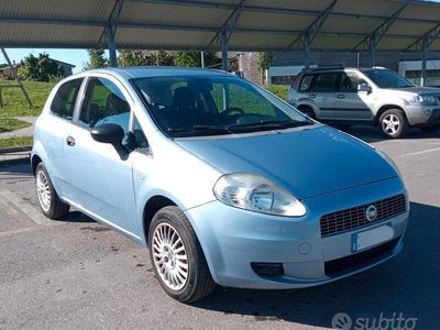 Blu/azzurro Usata 2007 Fiat Grande Punto Active Utilitaria | 3900 € (Cara)