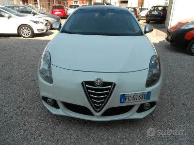 Usata Alfa Romeo Giulietta Distinctive 120 CV (88 kW) 2016 Bianco Utilitaria
