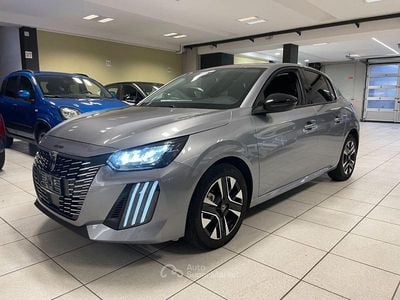 Usata Peugeot 208 Allure 101 CV (74 kW) 2024 Grigio Utilitaria