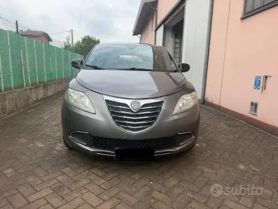 Usata Lancia Ypsilon 69 CV (50 kW) 2012 Grigio Utilitaria