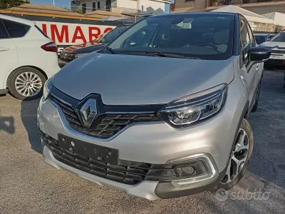 Usata Renault Captur 90 CV (66 kW) 2019 Grigio SUV