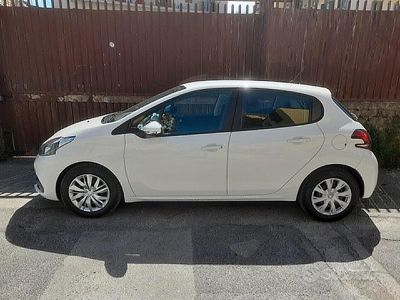 Usata Peugeot 208 Allure 82 CV (60 kW) 2016 Bianco Utilitaria