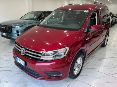 Usata VW Caddy Highline 102 CV (75 kW) 2016 Rosso Monovolume