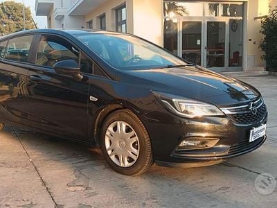 Usata Opel Astra Edition 131 CV (96 kW) 2016 Nero Berlina