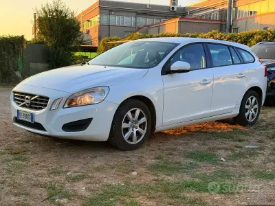 Usata Volvo V60 Summum 163 CV (119 kW) 2011 Bianco Station wagon