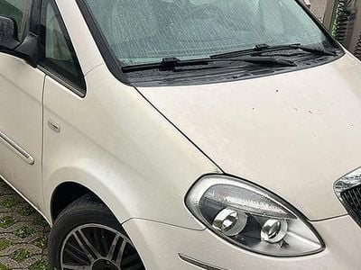 Usata Lancia Musa 92 CV (67 kW) 2011 Bianco Monovolume
