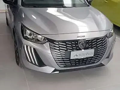 Usata Peugeot 208 Allure 101 CV (74 kW) 2025 Utilitaria