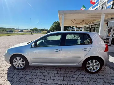 Usata VW Golf IV Comfortline 140 CV (102 kW) 2004 Argento Berlina