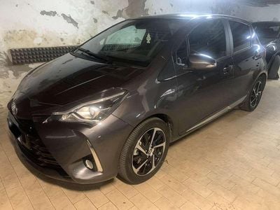 Begagnad Toyota Yaris Hybrid Style 75 HK (55 kW) 2019 Grå Sedan
