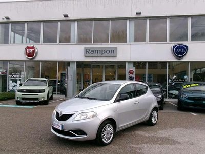 Usata Lancia Ypsilon Gold 95 CV (69 kW) 2017 Grigio Utilitaria