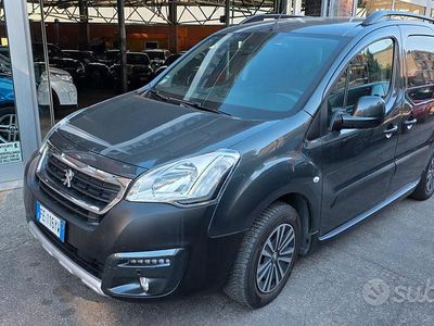Usata Peugeot Partner Tepee Outdoor 120 CV (88 kW) 2016 Grigio Monovolume
