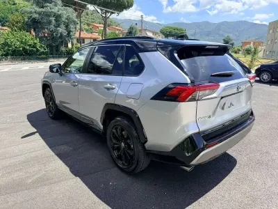 Usata Toyota RAV4 Hybrid Style 178 CV (130 kW) 2024 Argento SUV