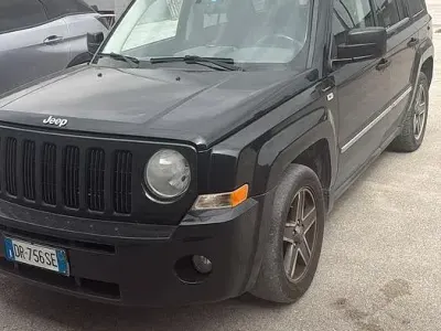 Usado Jeep Patriot 140 CV (102 kW) 2008 Negro SUV