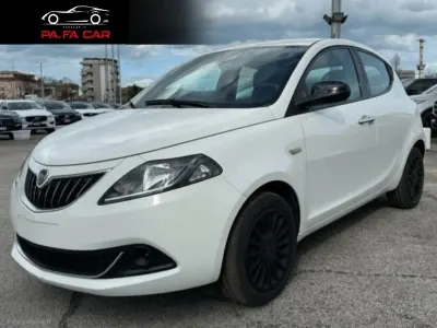 Usata Lancia Ypsilon Silver 69 CV (50 kW) 2022 Bianco Utilitaria