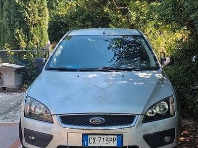 Brugt Ford Focus 90 HK (66 kW) 2005 Grå Sedan