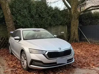 Usata Skoda Octavia 131 CV (96 kW) 2024 Grigio Station wagon
