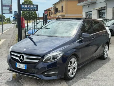 Usata Mercedes B180 109 CV (80 kW) 2017 Blu/azzurro Utilitaria