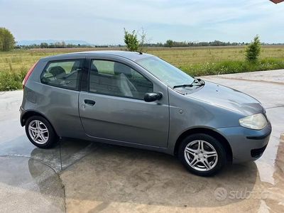 Usata Fiat Punto 69 CV (50 kW) 2004 Grigio Utilitaria