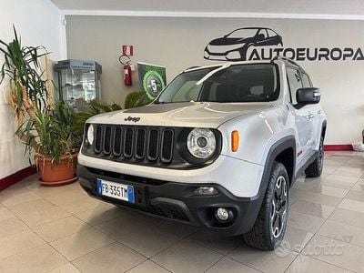Usata Jeep Renegade Trailhawk 170 CV (125 kW) 2015 Argento SUV