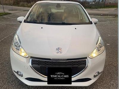 Usata Peugeot 208 Allure 82 CV (60 kW) 2013 Bianco Utilitaria