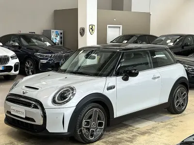 Usata Mini Cooper S 75 kW (102 CV) 2021 Viola Utilitaria