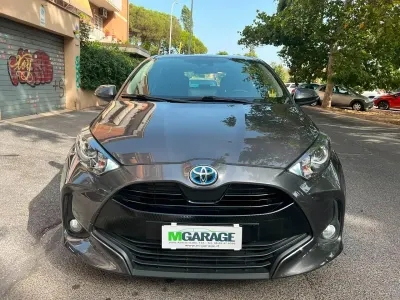 Usata Toyota Yaris Hybrid Business Edition 92 CV (67 kW) 2021 Grigio Berlina