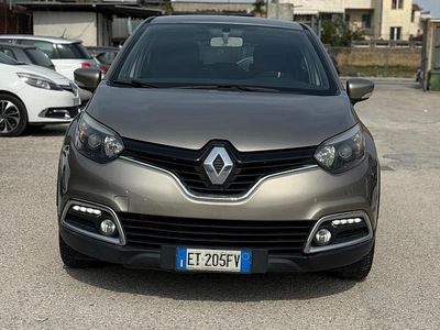 Usata Renault Captur 90 CV (66 kW) 2014 Oro SUV