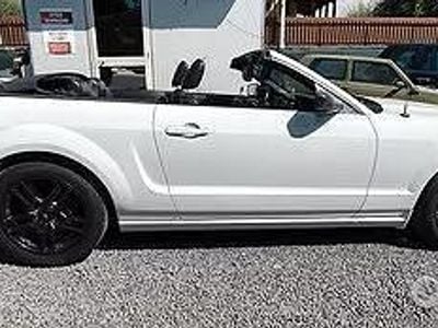 Usata Ford Mustang 387 CV (284 kW) 2006 Bianco Cabrio