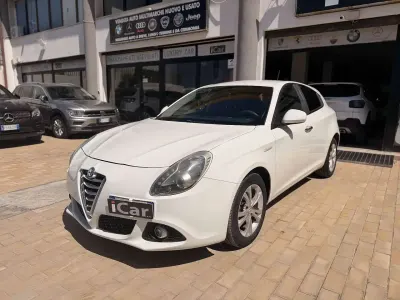 Usata Alfa Romeo Giulietta Exclusive 105 CV (77 kW) 2014 Bianco Utilitaria