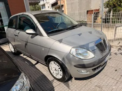 Usata Lancia Ypsilon 60 CV (44 kW) 2006 Grigio Utilitaria