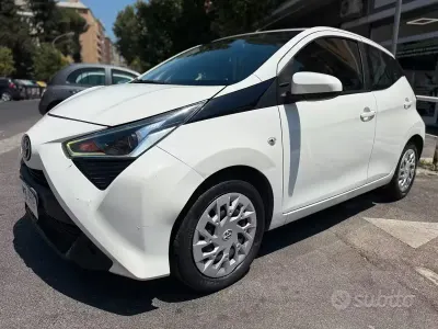 Usata Toyota Aygo 69 CV (50 kW) 2019 Bianco Utilitaria
