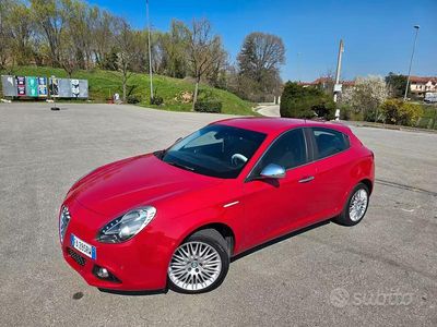 Usata Alfa Romeo Giulietta Exclusive 120 CV (88 kW) 2015 Rosso Utilitaria