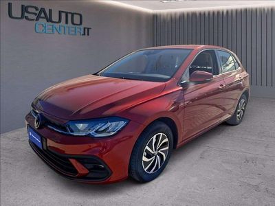 Usata VW Polo Life 95 CV (69 kW) 2023 Kings red metallizzato Utilitaria