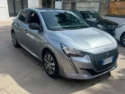 Usata Peugeot 208 Active 75 CV (55 kW) 2023 Grigio Utilitaria