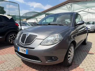 Usata Lancia Ypsilon 77 CV (56 kW) 2009 Argento Utilitaria