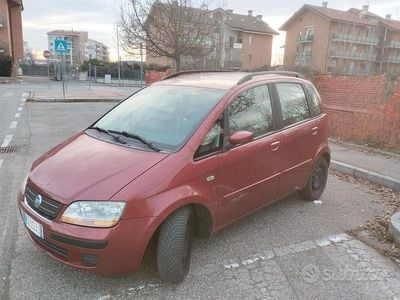 Usata Fiat Idea Emotion 95 CV (69 kW) 2004 Rosso Monovolume