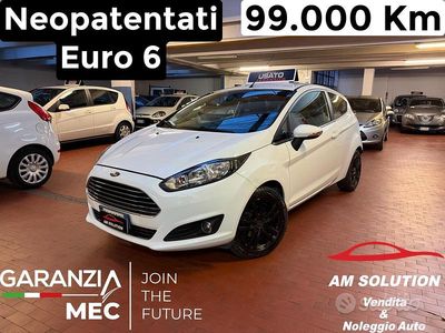 Usata Ford Fiesta 60 CV (44 kW) 2015 Bianco Berlina