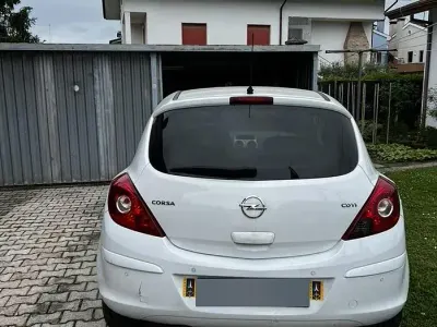 Usata Opel Corsa 75 CV (55 kW) 2012 Bianco Utilitaria