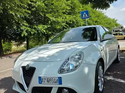 Usata Alfa Romeo Giulietta 105 CV (77 kW) 2015 Bianco Utilitaria