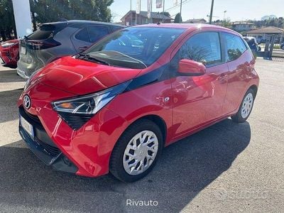 Usata Toyota Aygo X-play 72 CV (52 kW) 2020 Rosso Utilitaria