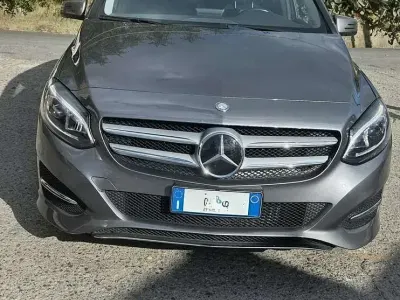 Usata Mercedes B200 136 CV (100 kW) 2017 Grigio Utilitaria